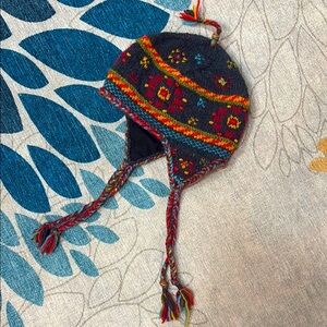 Gorgeous Lost Horizons Nepal Knit Wool Winter Hat red gray blue